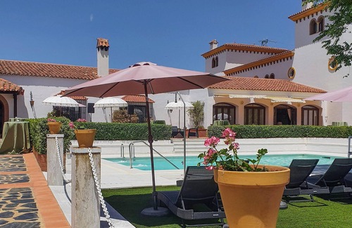 La Granada de Rio-Tinto Maison | An unforgettable vacation full of sun and relaxation awaits you in this vacation home with pool.