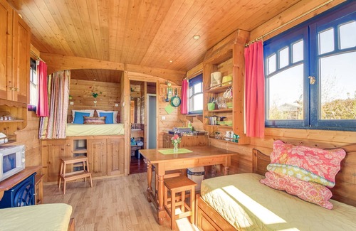 Pauilhac Lit Et Petit-Déjeuner | Nuit insolite en roulotte, prestations hôtelières au milieu de la nature .