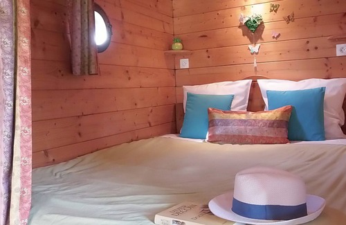 Pauilhac Lit Et Petit-Déjeuner | Nuit insolite en roulotte, prestations hôtelières au milieu de la nature .