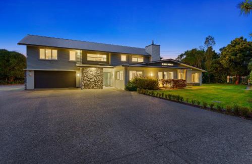 Otaki Cabine | Anam Cara Gardens luxury Villa Private bedrooms and ensuite bathrooms Sleeps 9