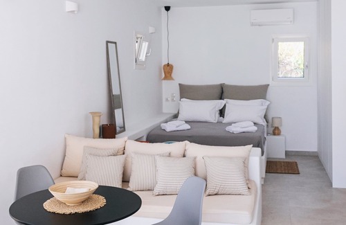 Kimolos Maison | Anastasia Kimolos