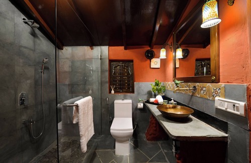 Vada Hôtel | Anchaviyo By Zuper