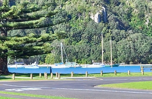 Whangamata Maison | Anchor watch