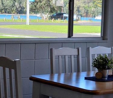 Whangamata Maison | Anchor watch