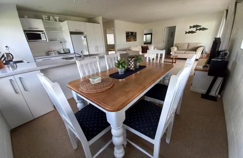Whangamata Maison | Anchor watch