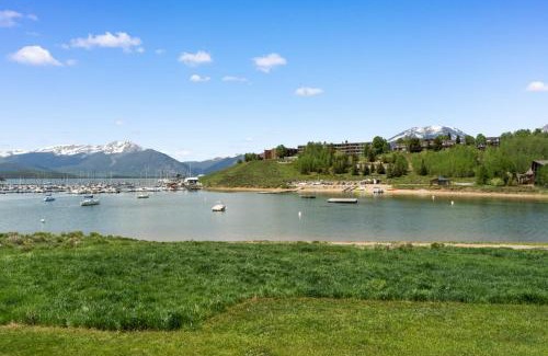 Dillon Appartement | Anchorage West Condos Building 10 Unit 105 by Summit County Mountain Retreats