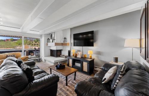 Dillon Appartement | Anchorage West Condos Building 10 Unit 105 by Summit County Mountain Retreats