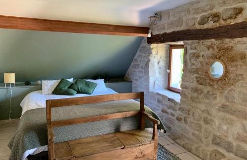 Saint-Merd-les-Oussines Lit Et Petit-Déjeuner | Ancien Prieure Chambre King Size avec sauna et bain nordique privatifs en extérieur