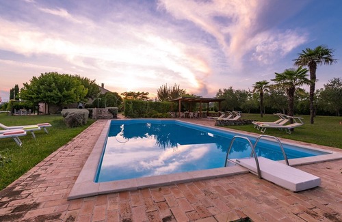 Corinaldo Maison | Ancient farmhouse with swimming pool nestled in the hills of Corinaldo