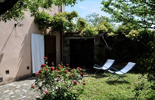 Serravalle Pistoiese Maison | MAISON ANCIENNE RENOVEE AVEC JARDIN DANS VILLAGE MÉDIÉVAL - LE JARDIN SECRET