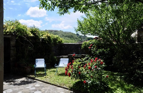 Serravalle Pistoiese Maison | MAISON ANCIENNE RENOVEE AVEC JARDIN DANS VILLAGE MÉDIÉVAL - LE JARDIN SECRET