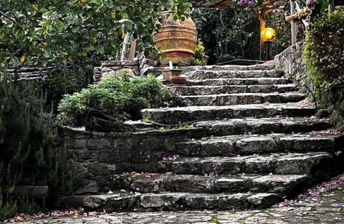 Calci Maison | Ancient Tuscan style country house with a view of the Pisan Mountains