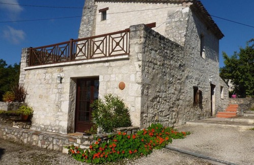 Roquecor Maison | Ancienne tour de guet à Roquecor avec piscine privée
