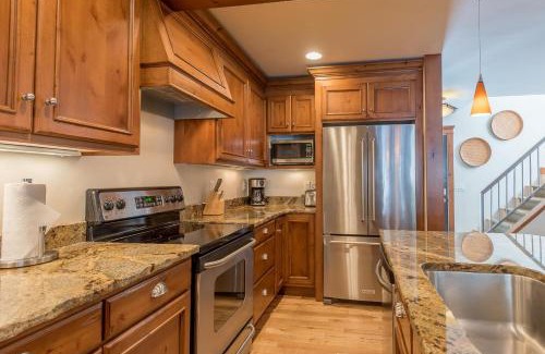 Ketchum Maison | Andora Villa Condo 102