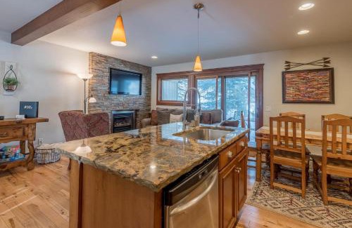 Ketchum Maison | Andora Villa Condo 102
