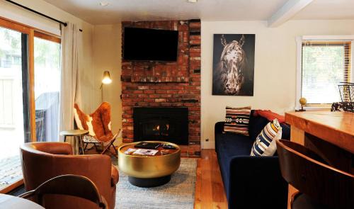 Ketchum Maison | Andora Villa Condo 109