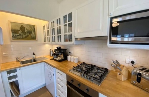 Crackenback Cottage | Andrea's White House Mini Residence - relax & unwind - perfect !