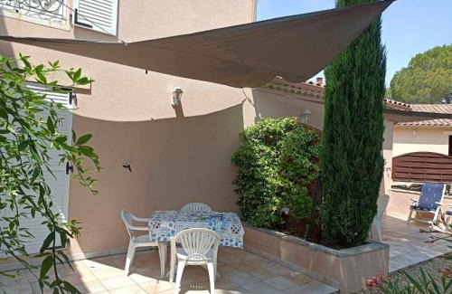 Massillargues-Attuech Maison | Anduze Gîte Les Lauriers au "Petit Clos des Cigales"