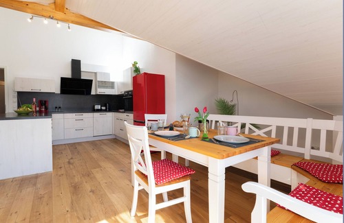Germaringen Appartement | Anemone vacation apartment - 4 rooms, large balcony & alpine flair