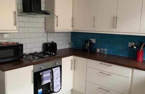 Anfield Maison | Anfield House 2 bedroom 2 Mins from Anfield Stadium Sleeps 7