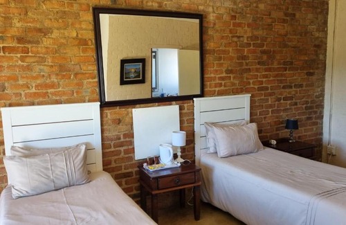 Kaapsehoop Maison | Angel's mist guesthouse