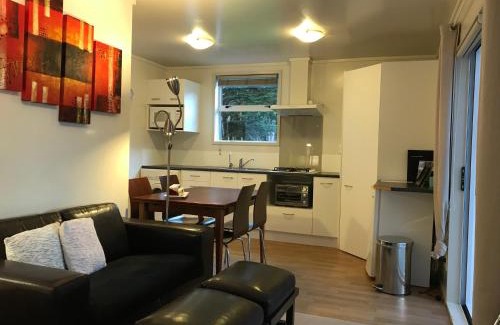 Lower Hutt Maison | Angie's Rural Retreat