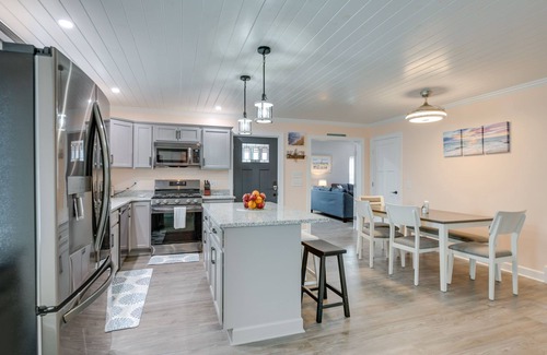 Lake Erie Beach Maison | Angola Vacation Rental, Walk to Lake Erie Beach!