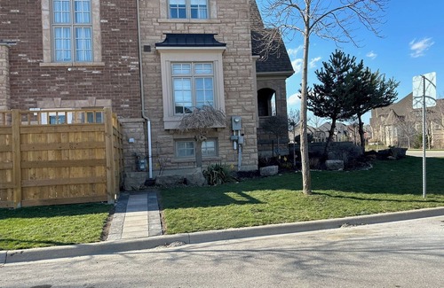 Markham Appartement | Angus Glen 3 kings bed 2 full baths Markham