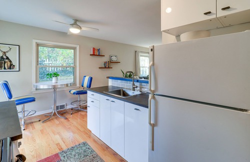 Ann Arbor Maison | Ann Arbor Home w/ Deck, 2 Mi to Michigan Stadium!
