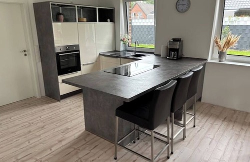 Westoverledingen Maison | Anna U - Peaceful Family Retreat | Cozy 1BR Stay for 4 Guests