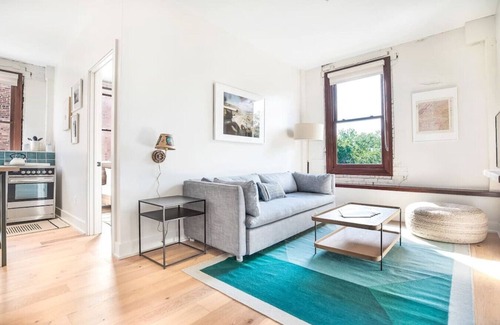 Yamacraw Village Appartement | Annabelle 3B - Bright King Bedroom Near Nightlife