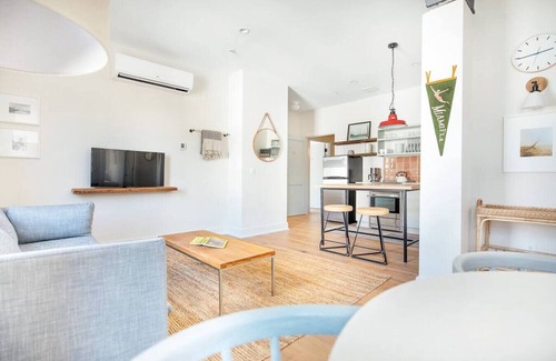 Yamacraw Village Copropriété | Annabelle 3D - 2BR, Full Kitchen near City Market