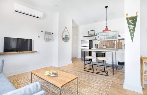 Yamacraw Village Copropriété | Annabelle 3D - 2BR, Full Kitchen near City Market