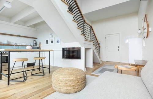 Yamacraw Village Appartement | Annabelle 4A - Top Floor Loft with Terrace in Historic Downtown