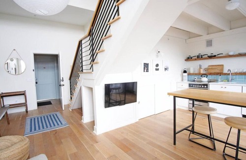 Yamacraw Village Appartement | Annabelle 4B - Bright Loft With a Patio in Downtown Savannah