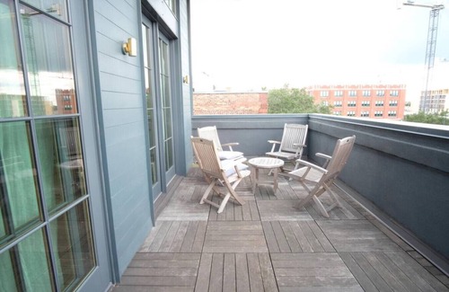 Yamacraw Village Appartement | Annabelle 4B - Bright Loft With a Patio in Downtown Savannah