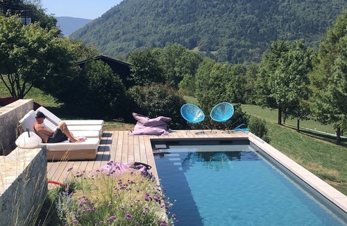 Alex Villa | Annecy maison avec piscine 5min du lac Menthon, 20 min stations des Aravis
