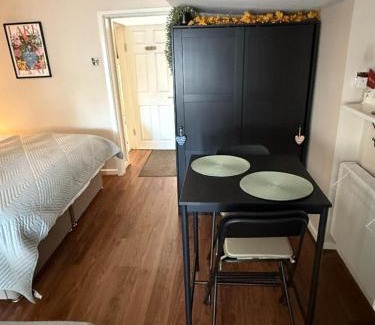 Liverpool Appartement | Annex Studio - Sleeps 2 High-Speed Wifi & Parking