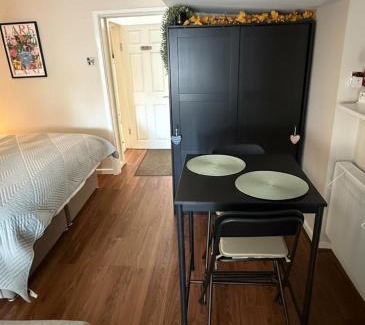 Liverpool Appartement | Annex Studio - Sleeps 2 High-Speed Wifi & Parking