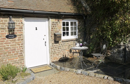 Manston Cottage | Annie's Cottage. Une jolie maison en style chocolat avec beaucoup de caractère.
