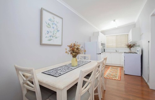 Charlestown Maison | Charlestown Cottage Beachside in Lake Macquarie