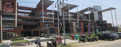 Jaypee Greens Appartement | Anom stays 2