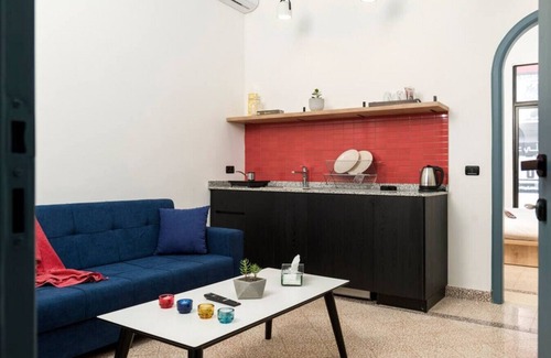 Gemmayzeh Appartement | Anoor 1-BR Apt in Gemmayze W/ Balcony & 24/7 Power