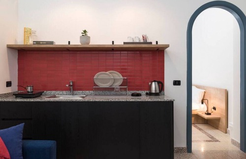 Gemmayzeh Appartement | Anoor 1-BR Apt in Gemmayze W/ Balcony & 24/7 Power