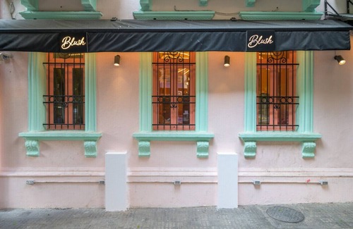 Gemmayzeh Appartement | Anoor 1-BR Apt in Gemmayze W/ Balcony & 24/7 Power