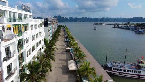 Ha Long Lit Et Petit-Déjeuner | Anson Condotel