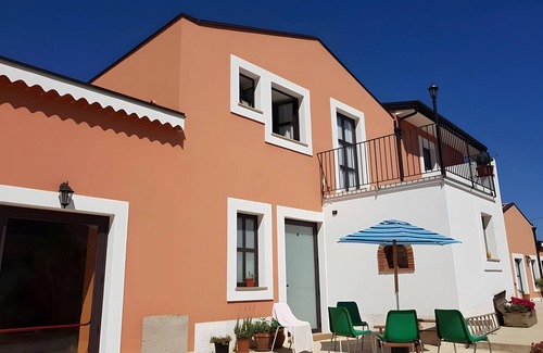 Gioiosa Marea Appartement | Antico Casale Gioiosa Marea Suite with Sea View, Wi-Fi and Air Conditioning