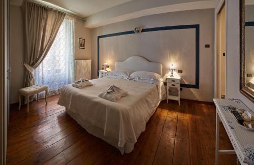 Piazza Maison | Antico Palazzo