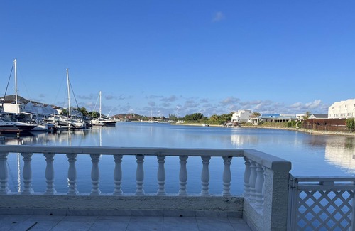 Jolly Harbour Copropriété | Antiguan Villa w/Amazing Water View, 5 minutes to Beach