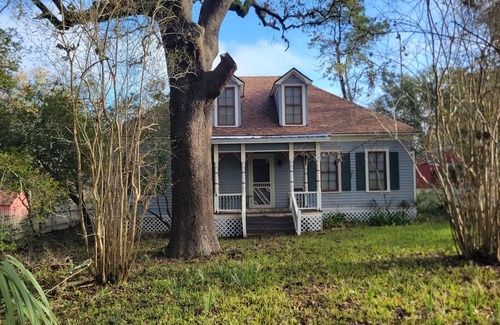 New Ulm Maison | Antique 2 story home on 160 Acres